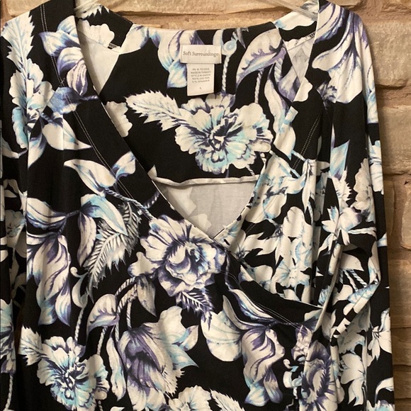Soft surrounded Floral V-Neck Dress Size L - Picture 6 of 8